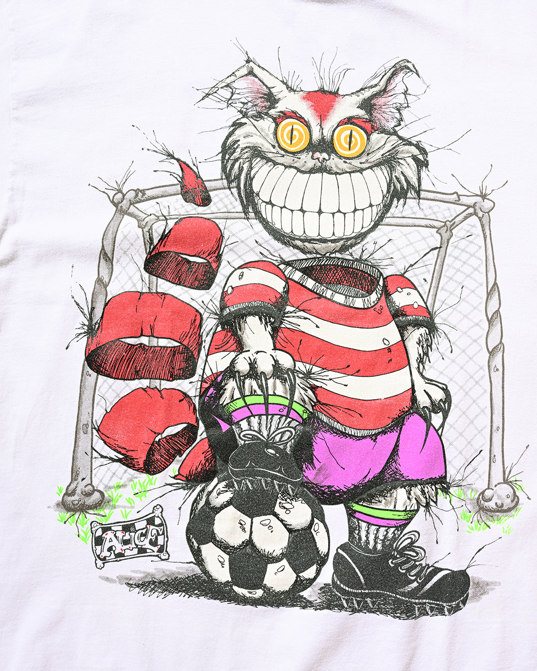 90s Alice's Adventures in Wonderland "CHESHIRE CAT" t-shirt