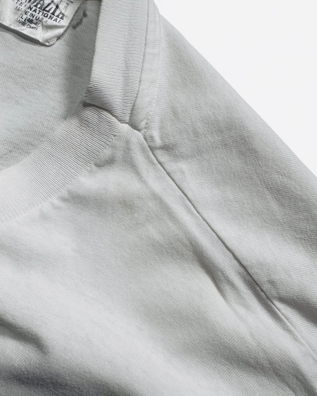 90s Alice's Adventures in Wonderland "CHESHIRE CAT soccer" Tshirt