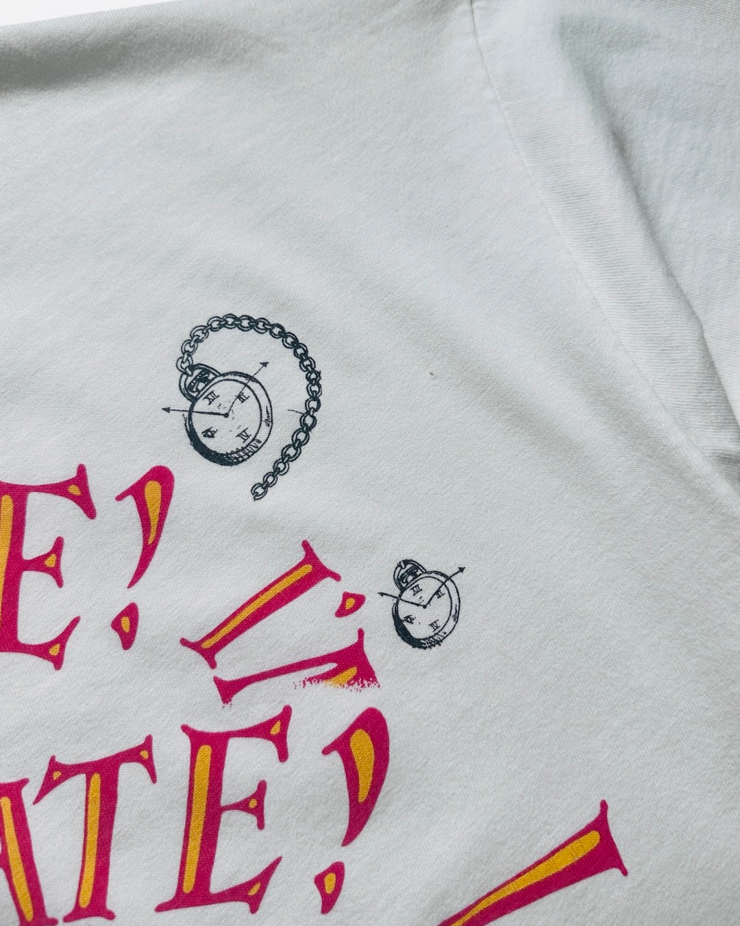 90s Alice's Adventures in Wonderland "White Rabbit" Tshirt